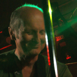 CHARDY - Charly Dischler:
Chardy & Friends ... mit ihrem ... Sound of the Seventies
... und hier kommen Sie direkt zu meiner Präsentation. CHARDY - Charly Dischler:
Chardy & Friends ... mit ihrem ... Sound of the Seventies
... und hier kommen Sie direkt zu meiner Präsentation.